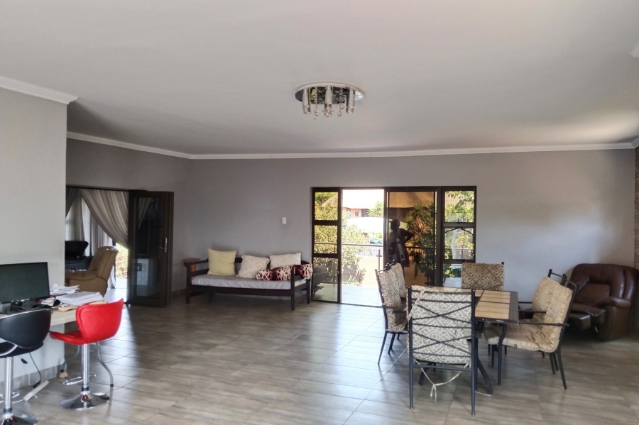 5 Bedroom Property for Sale in Birdwood Estate North West